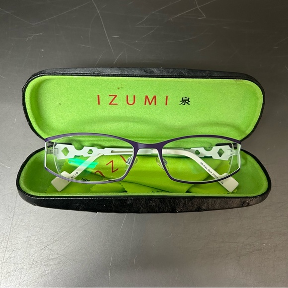 Izumi glasses in lovely purple and white .  Nice details on the sides - Picture 4 of 14